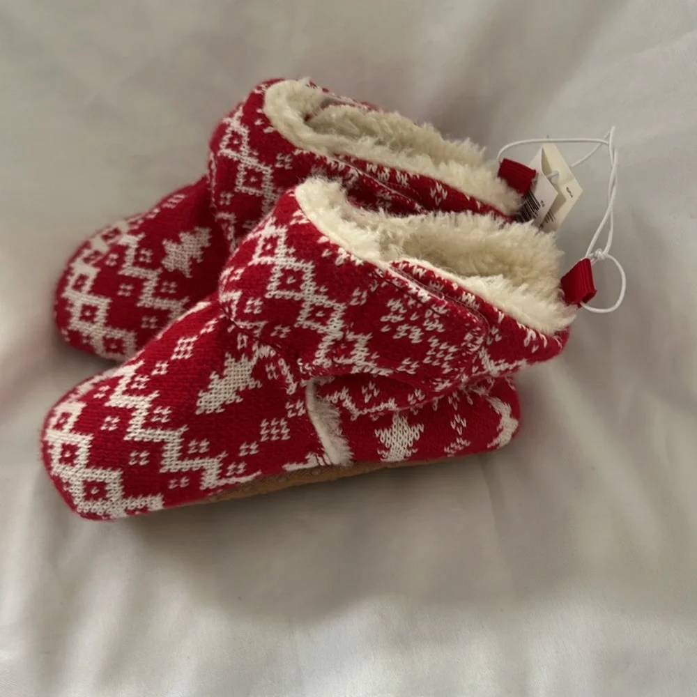 NWT Old Navy Red Sweater Baby Slippers 12-18M